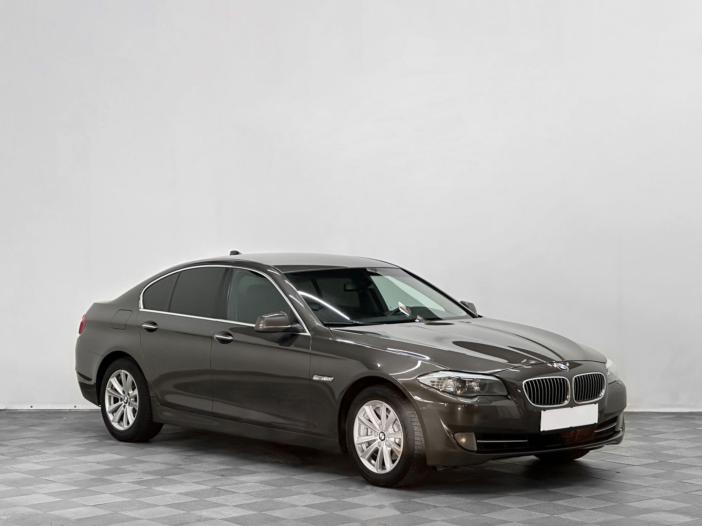 BMW 5 серии, VI (F10/F11/F07) 520i 2.0 AT (184 л.с.)