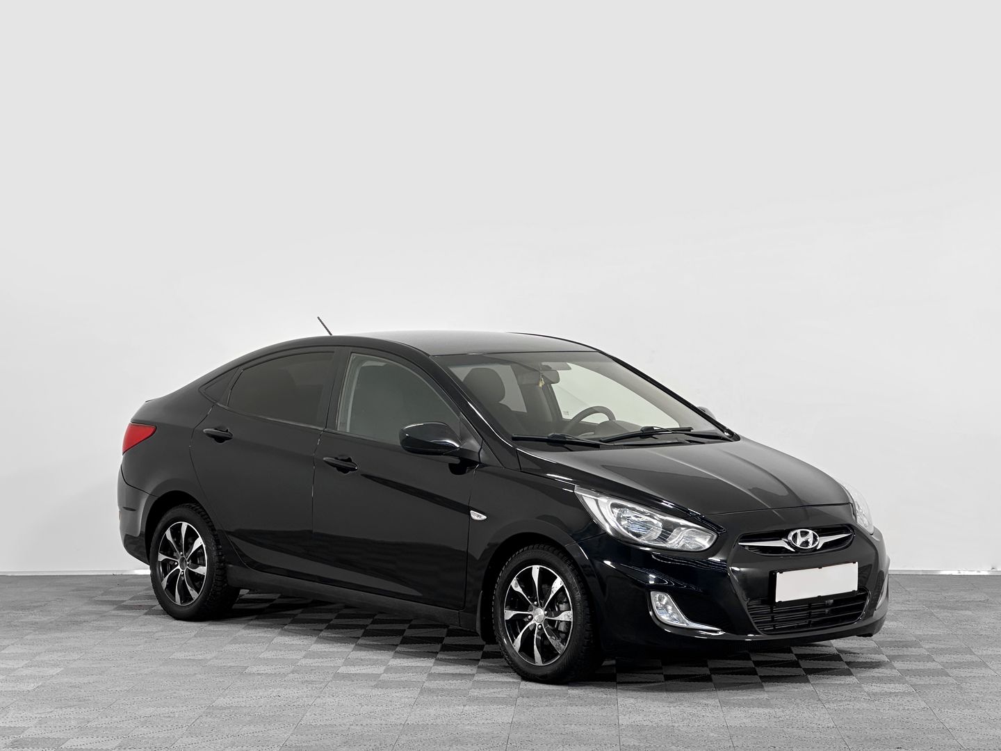 Hyundai Solaris, I 1.6 AT (123 л.с.)